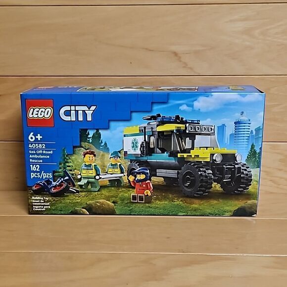 Brand New Lego 4x4 Off-Road Ambulance Rescue Truck 40582